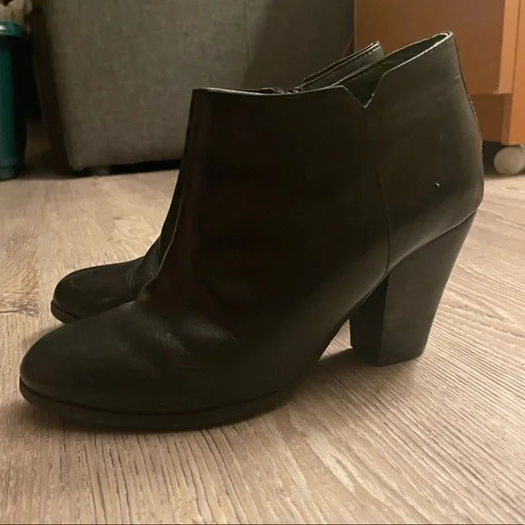 ALDO HEEL BOOTIES - Picture 2 of 4